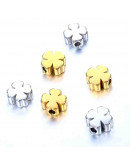 Trébol. Acero Inoxidable. Color dorado. 8x8x3,4 milímetros. 2 mm perforación. 1 unidad.