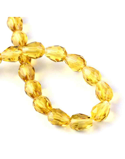 Gota faceteada. Dorado. 8x6 milímetros. 1 mm perforación. 65 unidades hilo (aproximado).