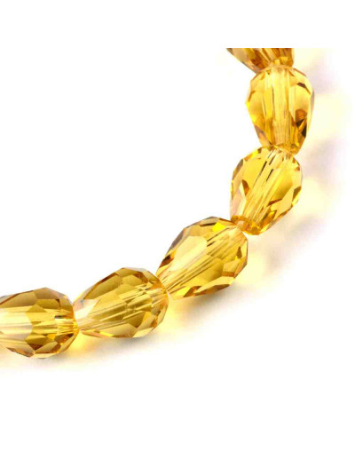 Gota faceteada. Dorado. 8x6 milímetros. 1 mm perforación. 65 unidades hilo (aproximado).