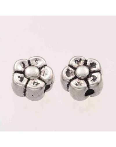 Flor (2). Aleación de cobre. Color plata antigua. 5 mm diámetro. 1 mm perforación. 20 unidades.