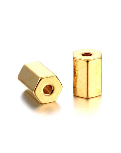 Hexágono. Acero Inoxidable. Color dorado. 8x5,5x5,5 milímetros. 1,6 mm perforación. 1 unidad.