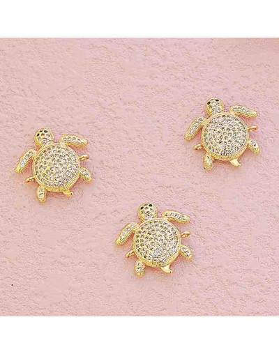 Tortuga. Aleación+Zirconia. Baño 18K Gold. 20x18x5 milímetros. 1,2 mm perforación. 1 unidad.