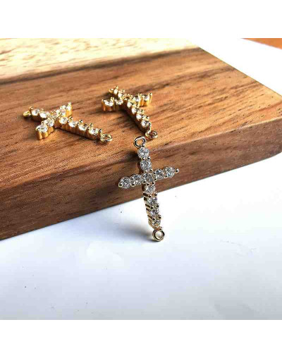 Cruz. Aleación+Zirconia. Baño 18KGold. 20x14 milímetros. 2 mm perforación. 1 unidad.