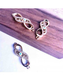 Infinito+LOVE. Aleación+Zirconia+Esmalte. Baño 18KGold. 30x13x2 mm. 1,5 mm perforación. 1 unidad. Infinito+LOVE. Aleación+Zirconia+Esmalte. Baño 18KGold. 30x13x2 mm. 1,5 mm perforación. 1 unidad.