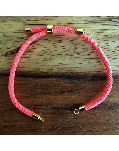 Nylon regulable para pulsera. Pink. Bañado (18kGold). 220x4 mm. 2,8 mm perforación. 1 unidad.