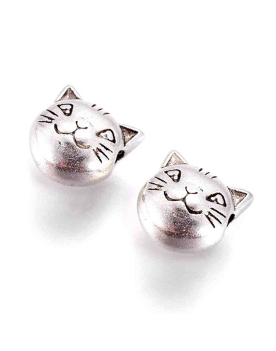 Gato. Aleación de cobre. Color plata antigua. 8x8x5 mm. 2 mm perforación. 10 unidades.