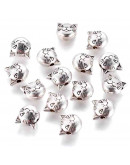 Gato. Aleación de cobre. Color plata antigua. 8x8x5 mm. 2 mm perforación. 10 unidades. Gato. Aleación de cobre. Color plata antigua. 8x8x5 mm. 2 mm perforación. 10 unidades.