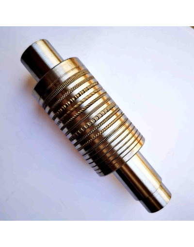 Rodillo con patrones (2). Para laminadora. 140 mm rodillo, 75 mm zona trabajo. De 0,8 a 3,7 mm.1 ud.
