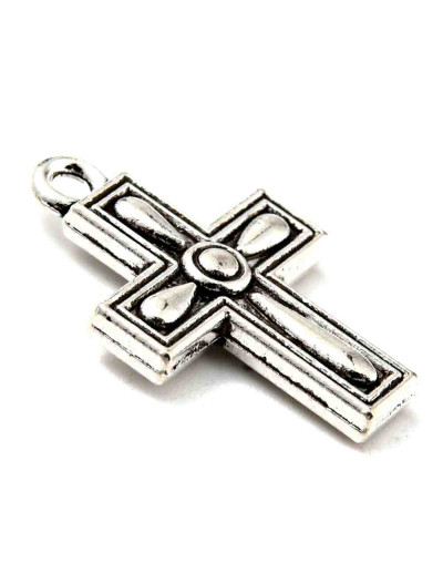 Cruz. Aleación de cobre. Color plateado. 21,5x14,5x3 mm. 1,6 mm perforación. 4 unidades.
