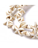 Turquesa sintética. Estrellas de mar. Color blanco. 14x14 mm. 1 mm perforación. 35 uds hilo aprox.