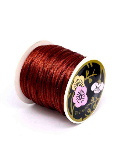 Cordón de nylon. Acabado Satén. 1 mm grosor. Color SADDLE BROWN. 80 metros cono.