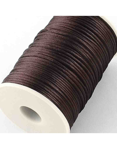Cordón de nylon. Acabado satén. 2 milímetros grosor. Color: SADDLE BROWN. 90 metros cono.