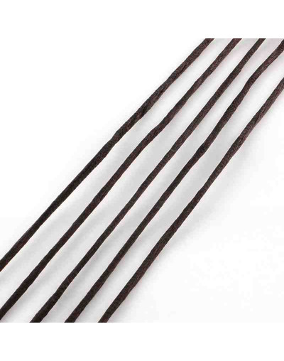 Cordón de nylon. Acabado satén. 2 milímetros grosor. Color: SADDLE BROWN. 90 metros cono.