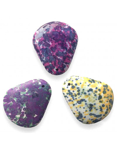 Jásper. Gota. Varios  colores. 50x40x7 mm. 2 mm perforación. 1 unidad.