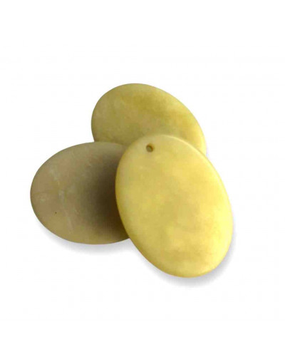 Jade Olivo. Ovalado. 40x30x5 milímetros. 2 mm perforación. 1 unidad.