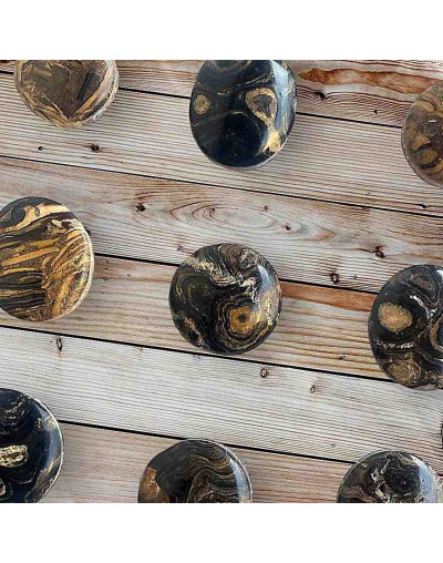 Estrematolito. Origen: Perú. Dije ranurado. Varias formas. 1 unidad.