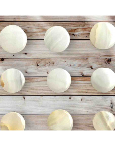 Onix Blanco. Origen: Perú. Dije ranurado. Varias formas. 1 unidad.