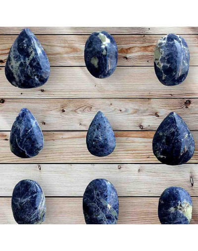 Sodalita. Origen: Perú. Dije ranurado. Varias formas. 1 unidad.