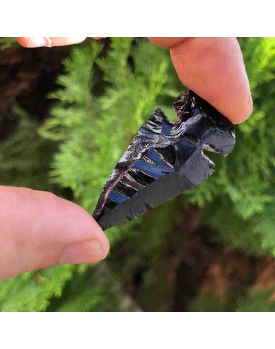 Obsidiana. Origen: México. Punta de flecha. 25~40 mm alto. 1 unidad.