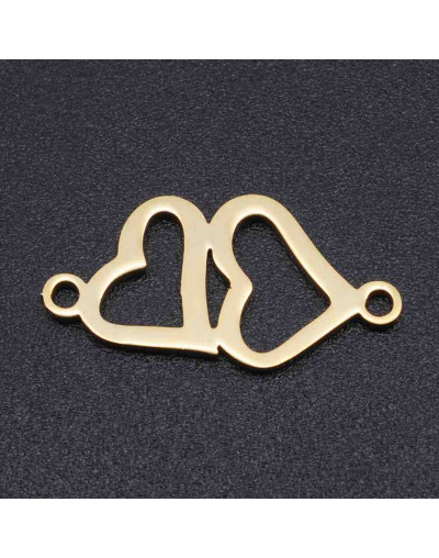 Corazón (2). Acero inoxidable. Color dorado. 19x9x1 milímetros. 1,4 mm perforación. 1 unidad.
