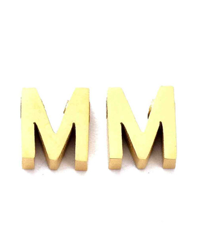 Letra "M". Acero inoxidable. Color dorado. 8x2.5 milímetros. 2 mm perforación. 1 unidad.
