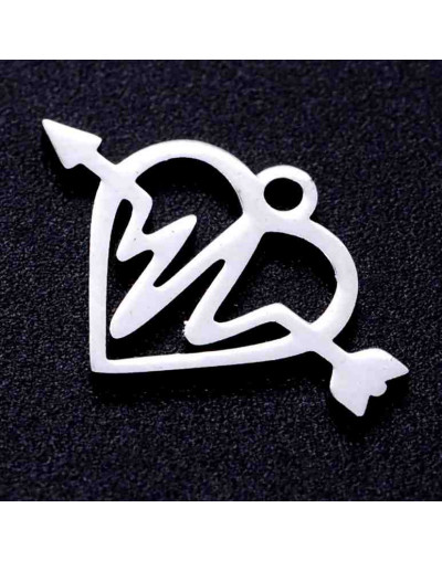 Corazón+Flecha. Acero inoxidable. Color plateado. 12x18x1 milímetros. 1,5 mm agujero. 1 ud.