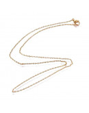 Acero inoxidable. Color dorado. Con cierre. 45 centímetros largo. 1 milímetro grosor. 1 unidad.