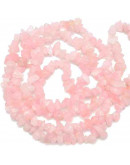 Chips 5-8 milímetros. Cuarzo Rosa. 0,8 mm perforación. 250 unidades hilo aproximado. 1 hilo.