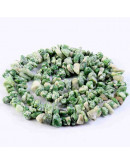 Chips 5-8 milímetros. Dot Stone Green. 0,8 mm perforación. 250 unidades hilo aproximado. 1 hilo.