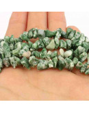 Chips 5-8 milímetros. Dot Stone Green. 0,8 mm perforación. 250 unidades hilo aproximado. 1 hilo.