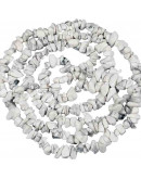 Chips 5-8 milímetros. Howlite. 0,8 mm perforación. 250 unidades hilo aproximado. 1 hilo.