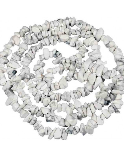 Chips 5-8 milímetros. Howlite. 0,8 mm perforación. 250 unidades hilo aproximado. 1 hilo.