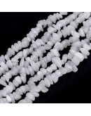 Chips 5-8 milímetros. Jade Blanco. 0,8 mm perforación. 250 unidades hilo aproximado. 1 hilo.