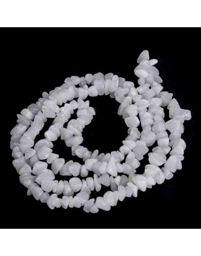 Chips 5-8 milímetros. Jade Blanco. 0,8 mm perforación. 250 unidades hilo aproximado. 1 hilo.