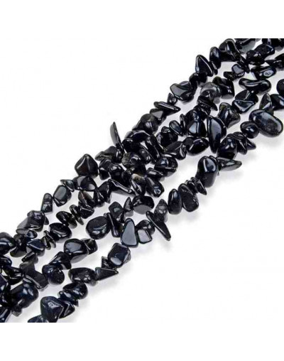 Chips 5-8 milímetros. Obsidiana. 0,8 mm perforación. 250 unidades hilo aproximado. 1 hilo.