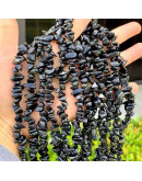 Chips 5-8 milímetros. Obsidiana. 0,8 mm perforación. 250 unidades hilo aproximado. 1 hilo.