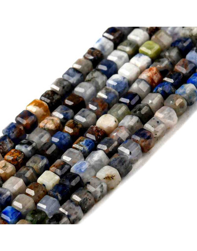 Sodalita. Cubo faceteado. 2x2x2 milímetros. 0,7 mm perforación. 160 uds hilo aprox. 1 hilo.