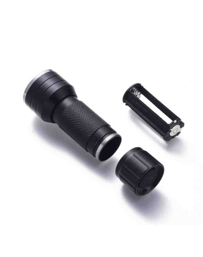 Linterna UV. Para resina UV. 97x36 milímetros. Funcona con 2 baterías AAA (no incluidas). 1 ud. Linterna UV. Para resina UV. 97x36 milímetros. Funcona con 2 baterías AAA (no incluidas). 1 ud.
