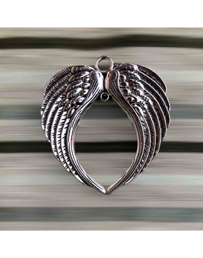 Alas. Aleación de cobre. Color plateado. 70x70 milímetros. 1 unidad.