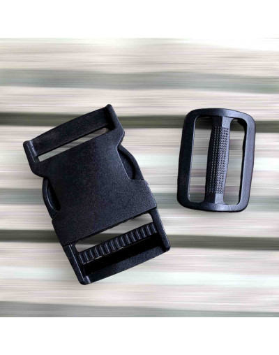 Hebilla TipTop. Plástico. 70x45x9 milímetros. 38x4 mm agujero. Incluye regulador. 1 set.