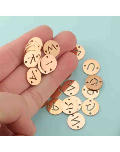 Link letra "R". Acero inoxidable. Color dorado. 13 mm diámetro. 1,5 mm perforación. 1 unidad.