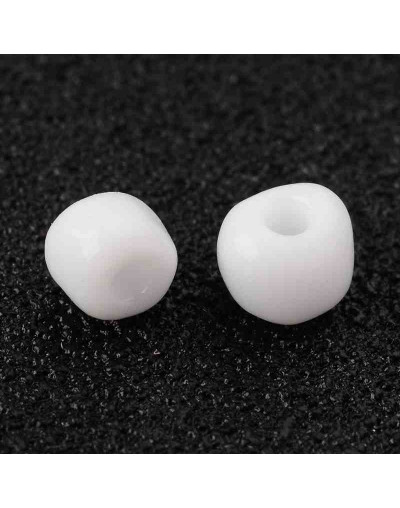 Chaquira. 4 mm. Color Sólido. WHITE. 1,50 mm perforación. 1 libra. 4500 uds aprox.