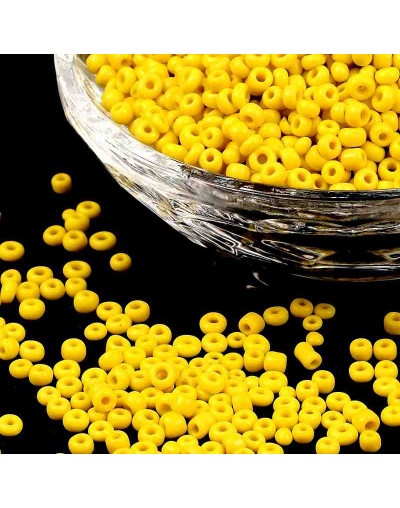 Chaquira. 3 mm. Color Sólido. YELLOW. 1 mm perforación. 1 libra. 10000 uds aprox.
