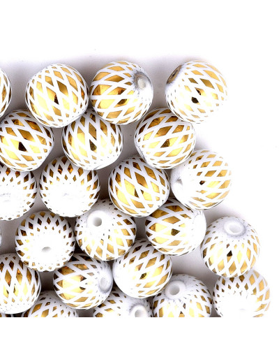 Esfera. Electroplateado-Rombos dorados. 08 milímetros. 1,5 mm perforación. 10 unidades.