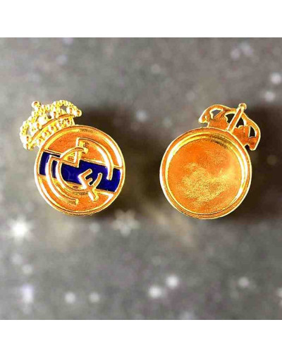 REAL MADRID. Aleación de Cobre. Baño 18K Gold. 17X12X4 milímetros. 2 mm perforacion. 1 unidad.