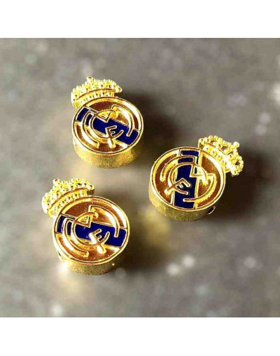 REAL MADRID. Aleación de Cobre. Baño 18K Gold. 17X12X4 milímetros. 2 mm perforacion. 1 unidad.