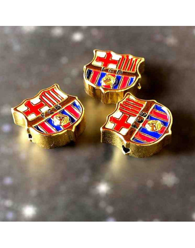F.C. BARCELONA. Aleación de Cobre. Baño 18K Gold. 15x15x4 milímetros. 2 mm perforacion. 1 ud.