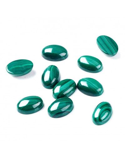 Malaquita natural. Ovalado. 12x8 milímetros. 4 milímetros grosor. Sin perforación. 1 unidad.