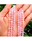 Cuarzo Rosa. Moneda faceteada. 6x4 milímetros. 1 mm perforación. 55 uds hilo aprox. 1 hilo.