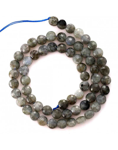 Labradorita. Moneda faceteada. 6x4 milímetros. 1 mm perforación. 55 uds hilo aprox. 1 hilo.